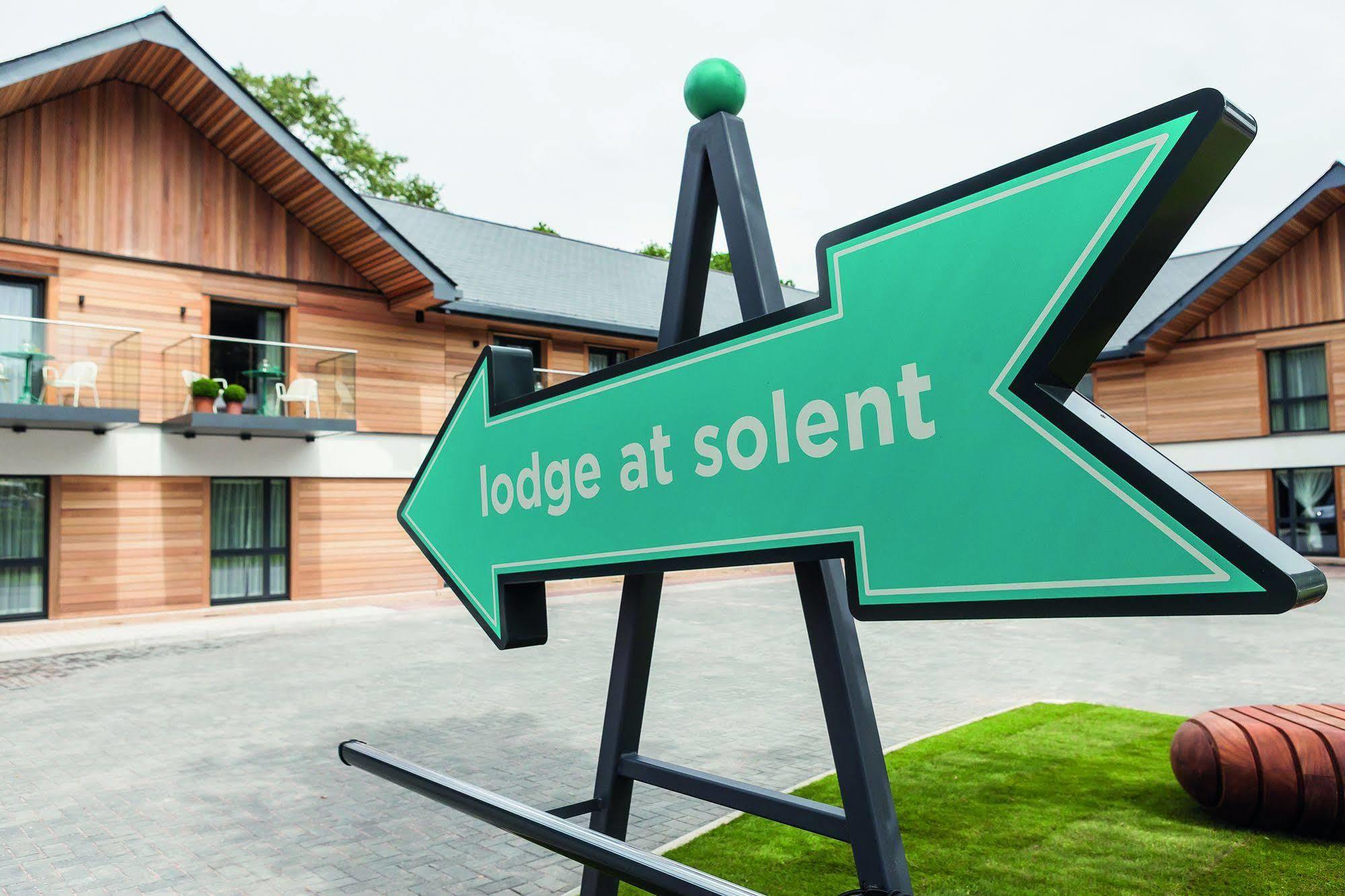 Lodge At Solent Феърхем Екстериор снимка
